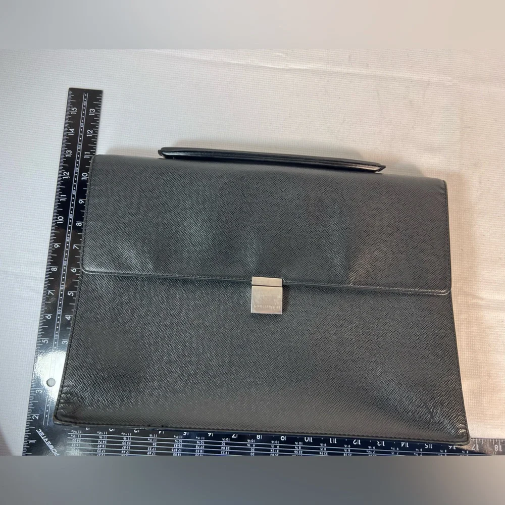 3054: Louis Vuitton Taiga Leather Portfolio Case Black Project Piece